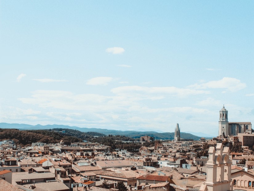 mejores barrios para comprar una casa en Girona