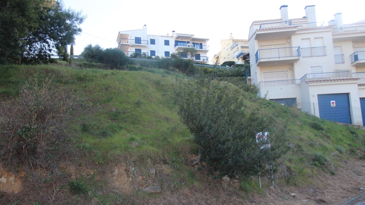 Plot of land for sale in Les Tonyines area