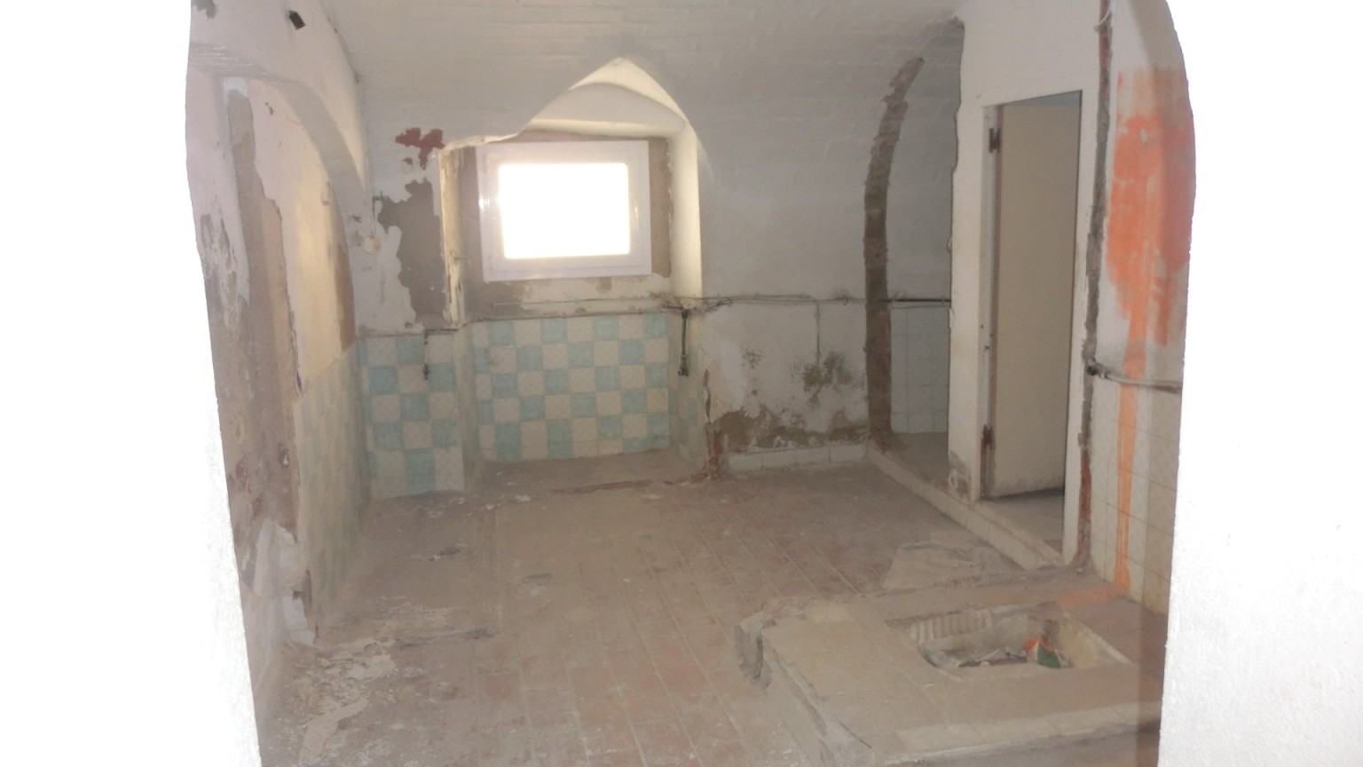 Local  de alquiler de 100m2, en el centro de Figueres