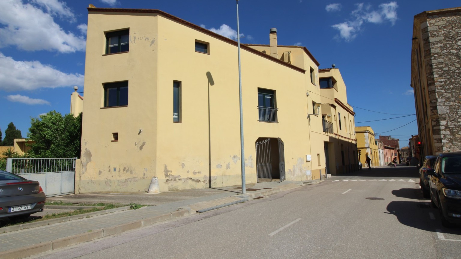 Restored house for sale, in Vilafant, ground floor and two floors. Good condition.