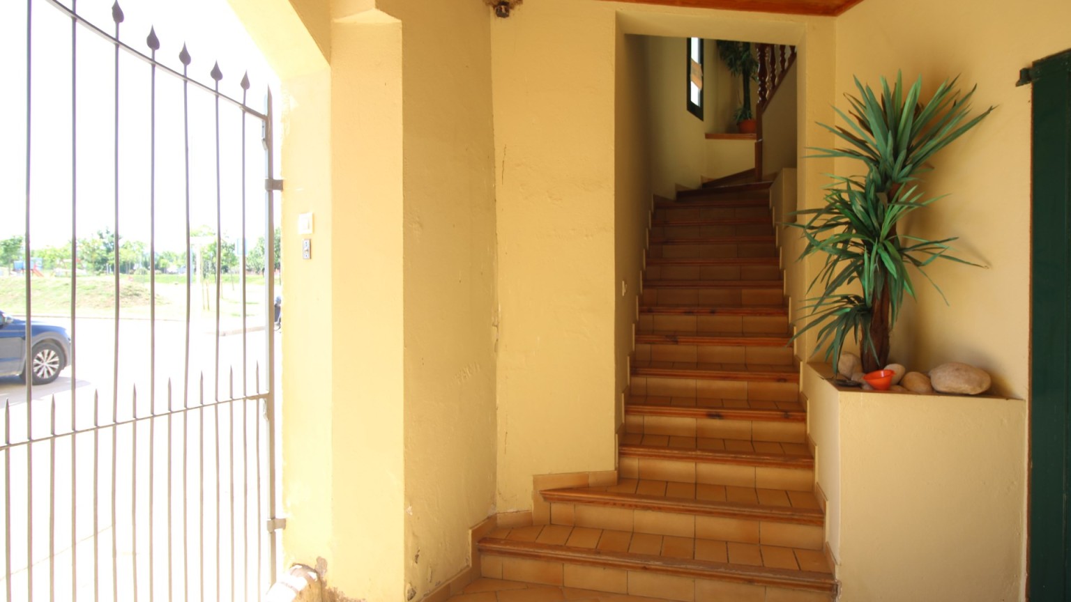 Restored house for sale, in Vilafant, ground floor and two floors. Good condition.