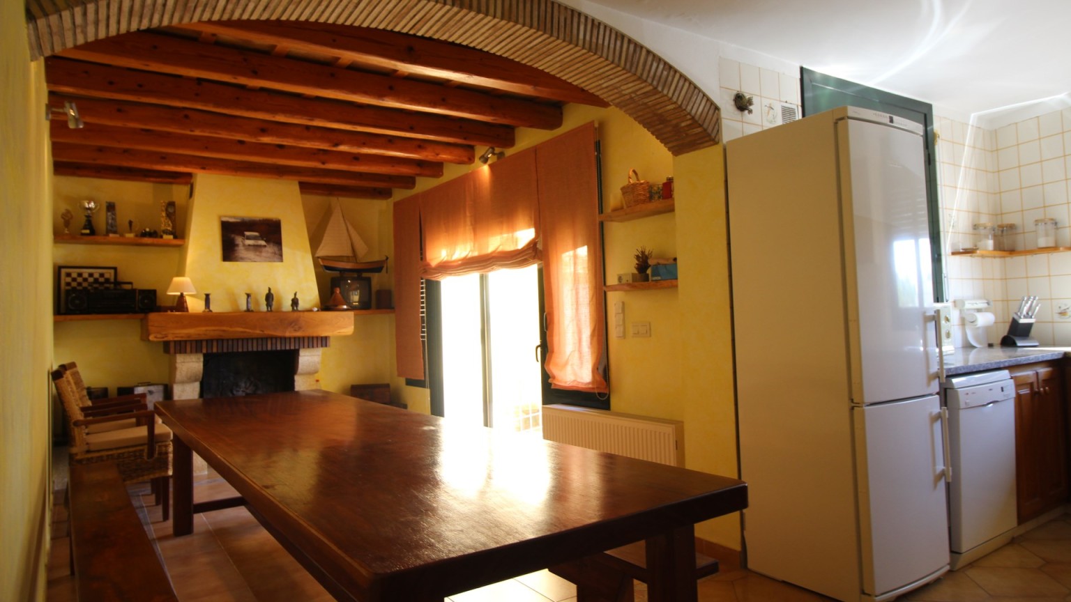 Casa restaurada en venda, situada a Vilafant de planta baixa i dos pisos. Bon estat.