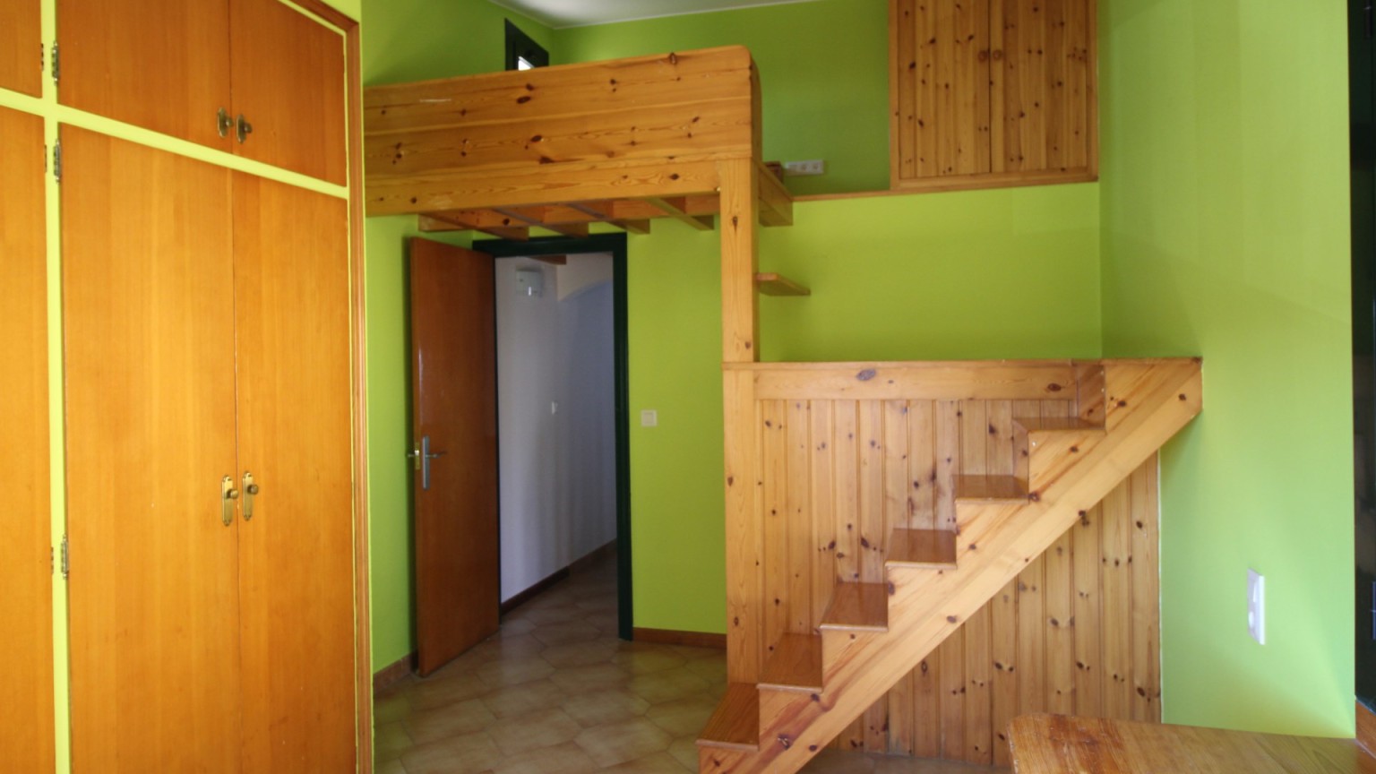 Maison restaurée à vendre, située à Vilafant, rez-de-chaussée et deux étages. Bon état.