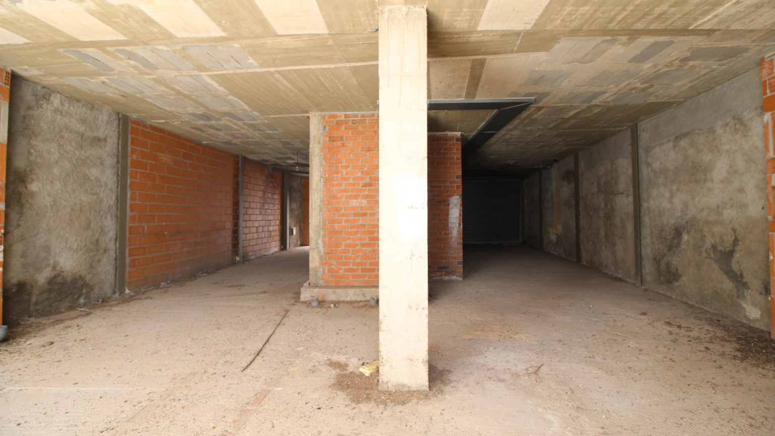 Local comercial en el centro, con muchas posibilidades de negocio