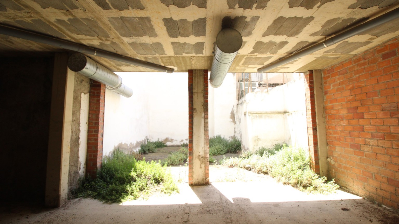 Local comercial en el centro, con muchas posibilidades de negocio