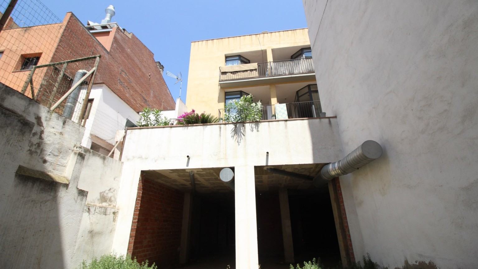 Local comercial en el centro, con muchas posibilidades de negocio