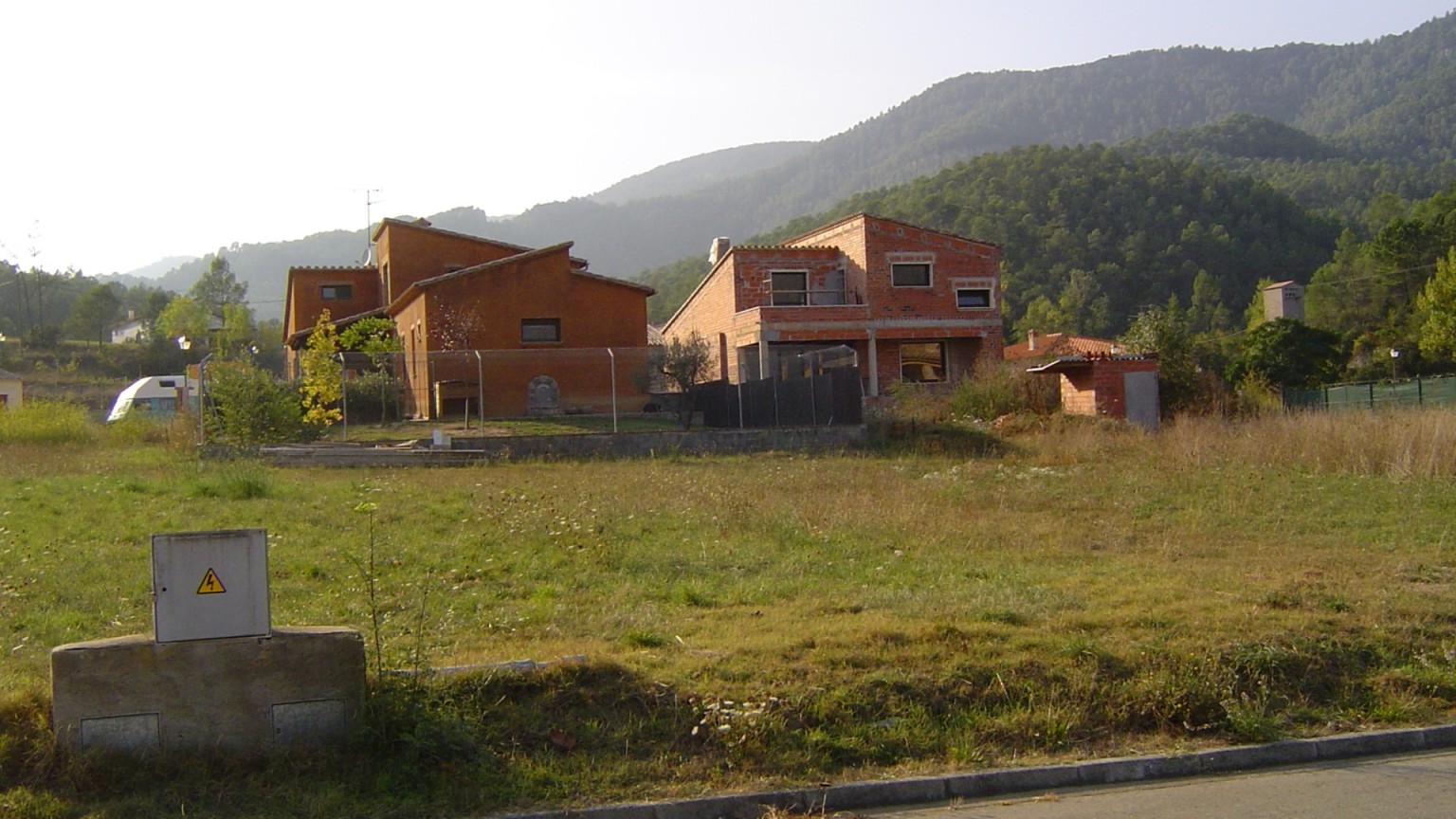 Solar en venta, de 528m² en St Llorenç de la Muga, edificabilitat pl.baja y piso.