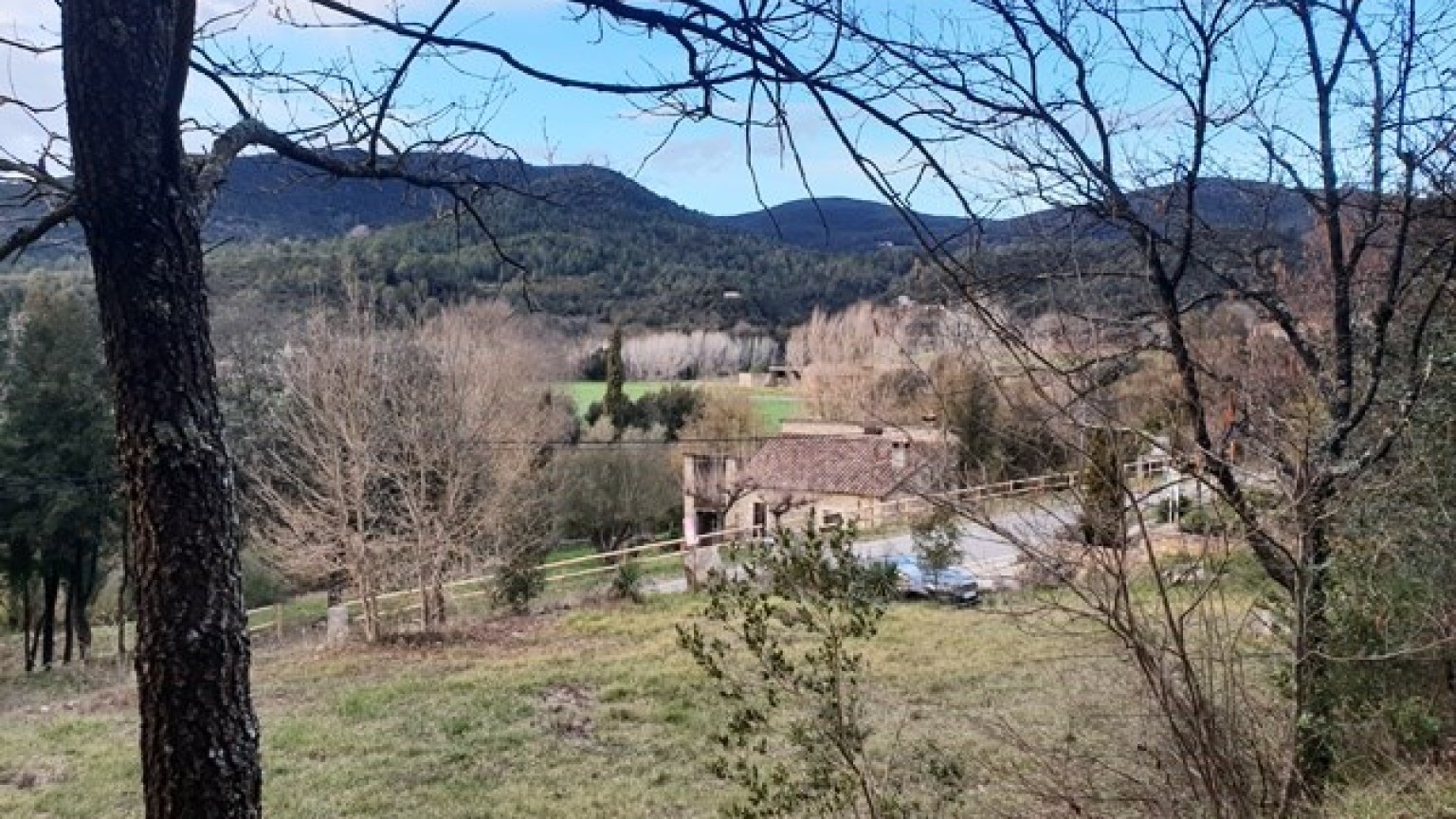 Terrain situé dans la ville de Sant Marti de Llemana, a 1885m2, vues spectaculaires.