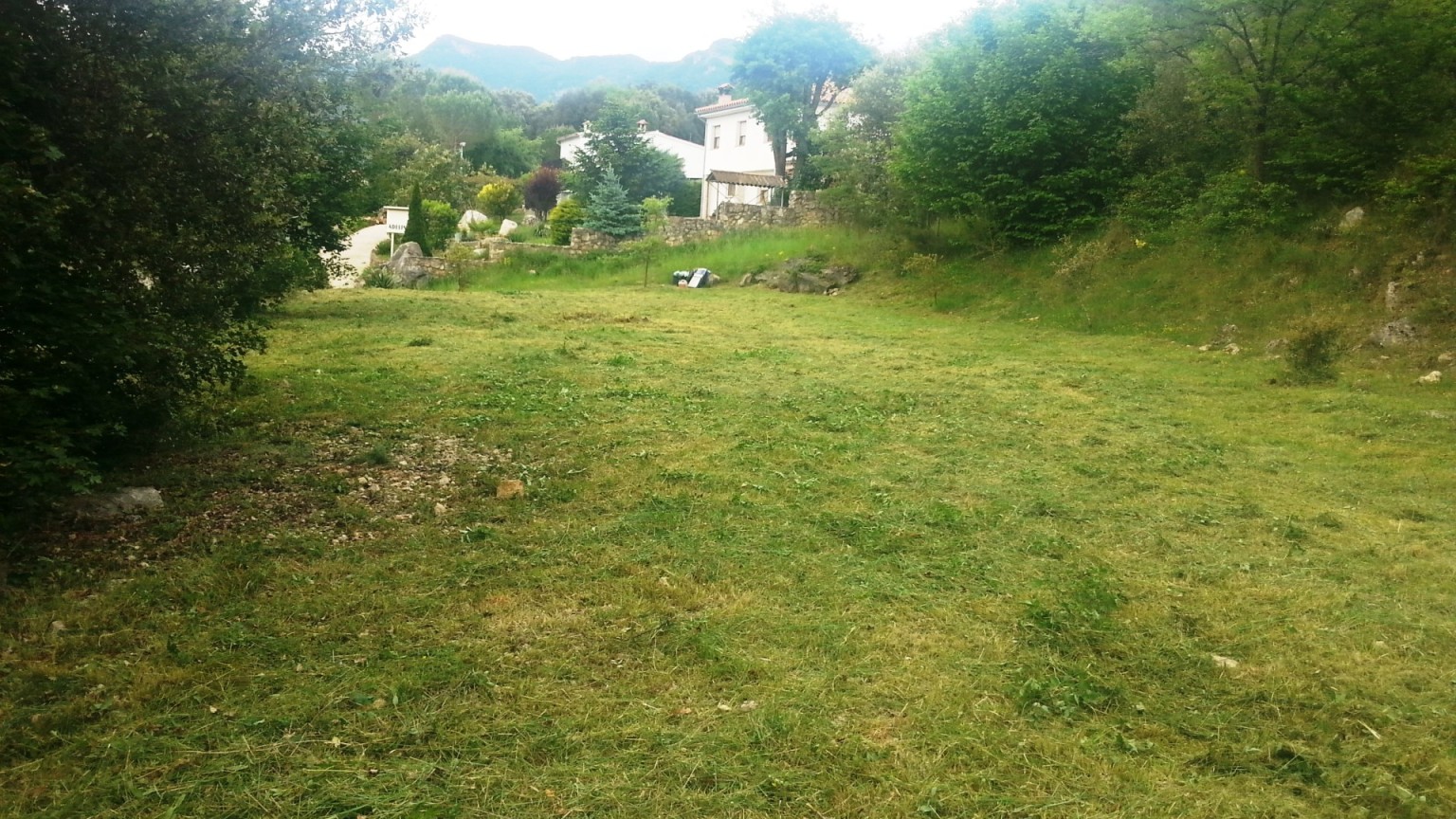 Terrain situé dans la ville de Sant Marti de Llemana, a 1885m2, vues spectaculaires.