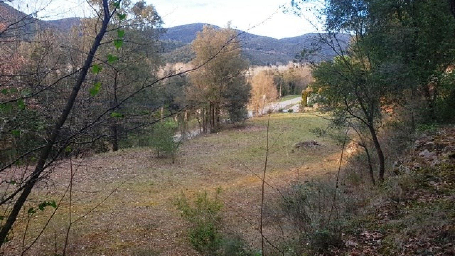 Terreny situat a la població de Sant Marti de Llemana, disposa de 1885 m2, vistes espectaculars