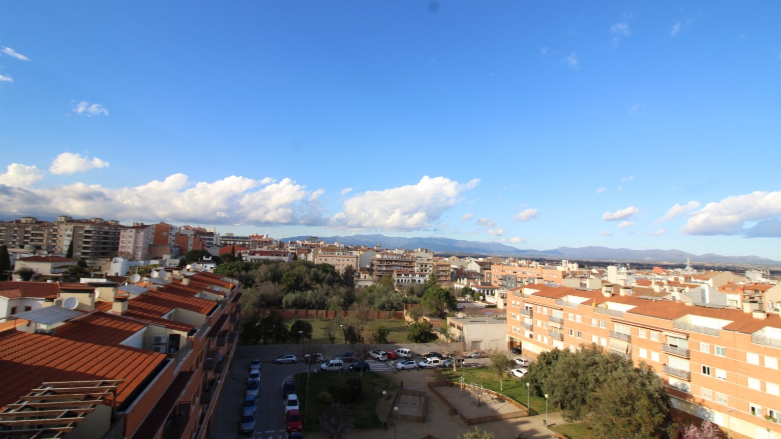 Penthouse à vendre avec 4 chambres avec grande terrasse et place de parking, à Creu de la Mà.