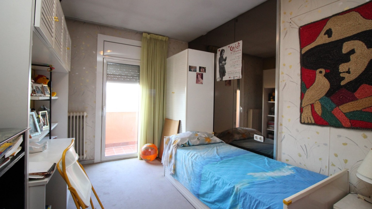 4 bedroom penthouse for sale with large terrace, in Creu de la Mà.