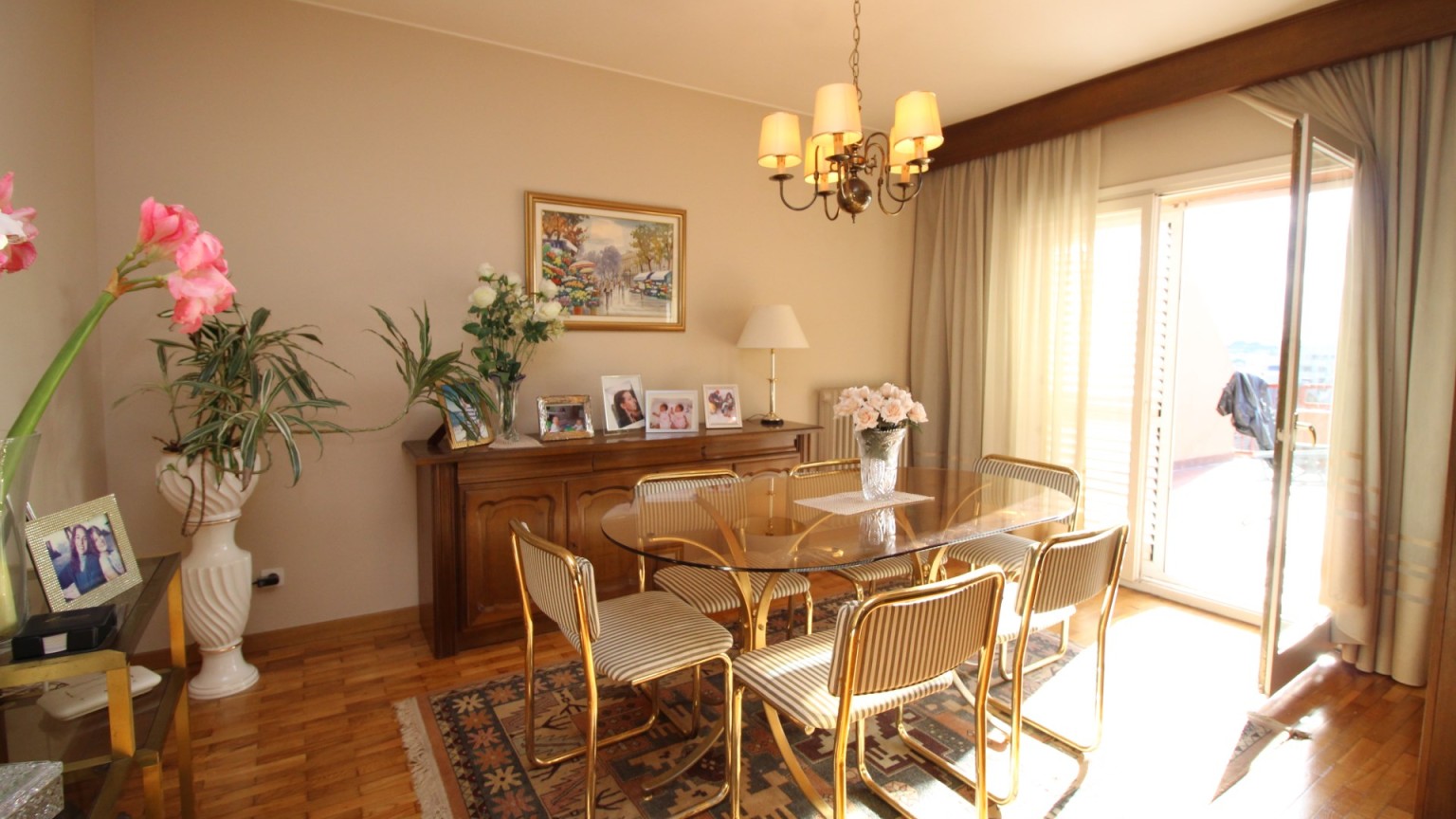 Penthouse for sale with 4 bedrooms with large terrace and parking space, in Creu de la Mà.