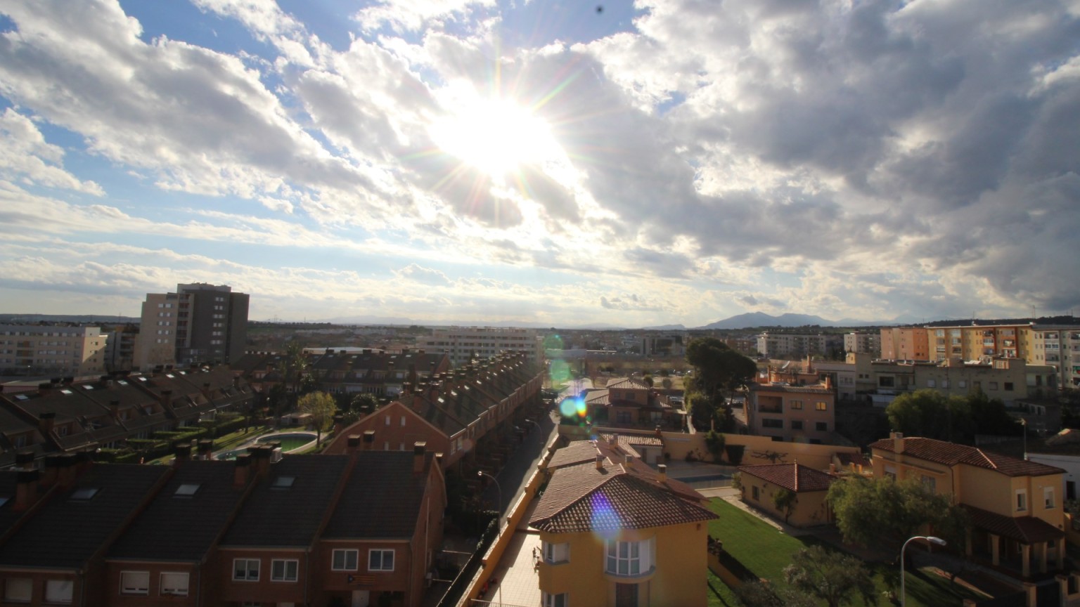 Penthouse à vendre avec 4 chambres avec grande terrasse et place de parking, à Creu de la Mà.