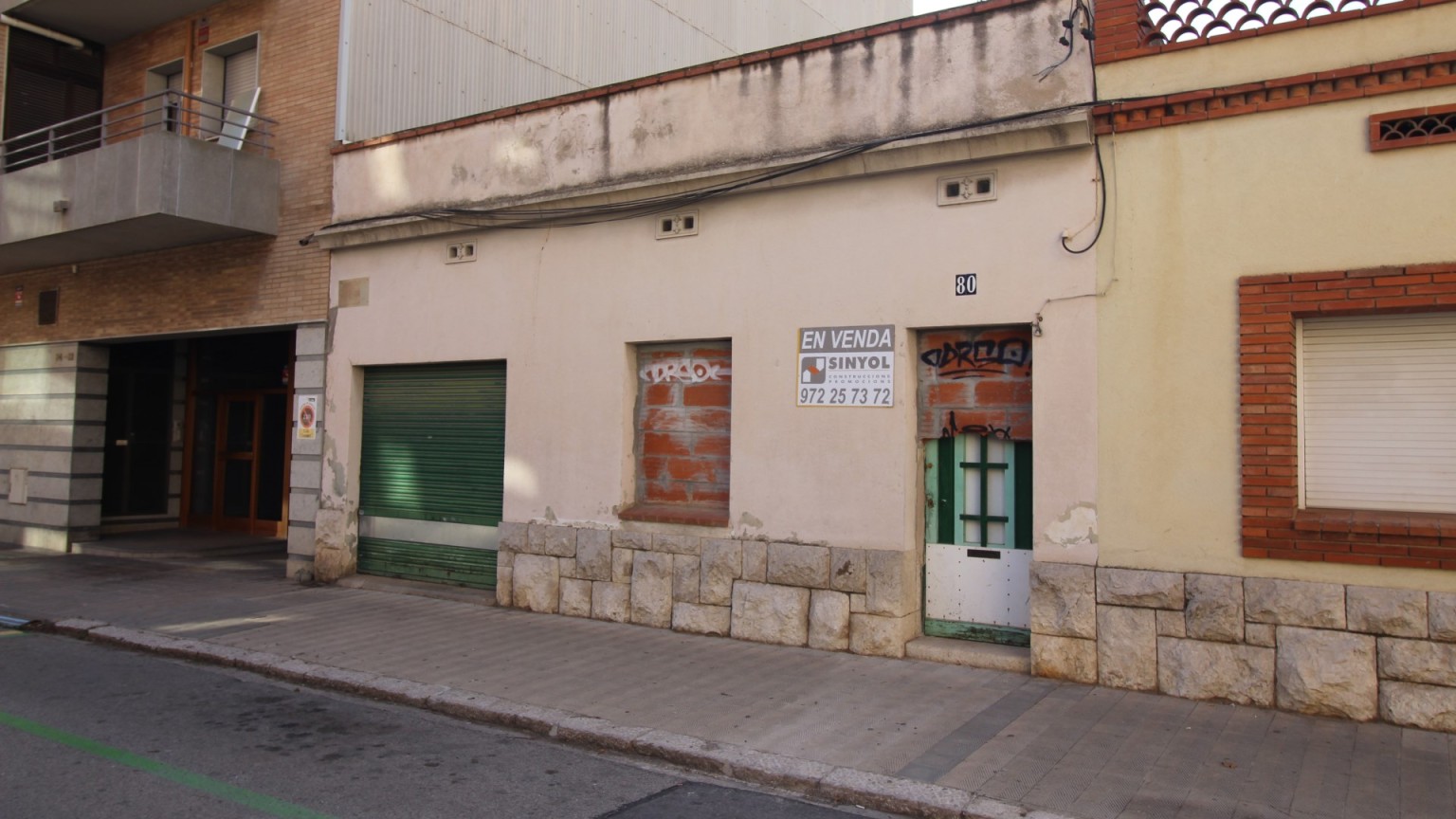 Casa en venta, para restaurar, con jardin. Zona Creu de la Mà