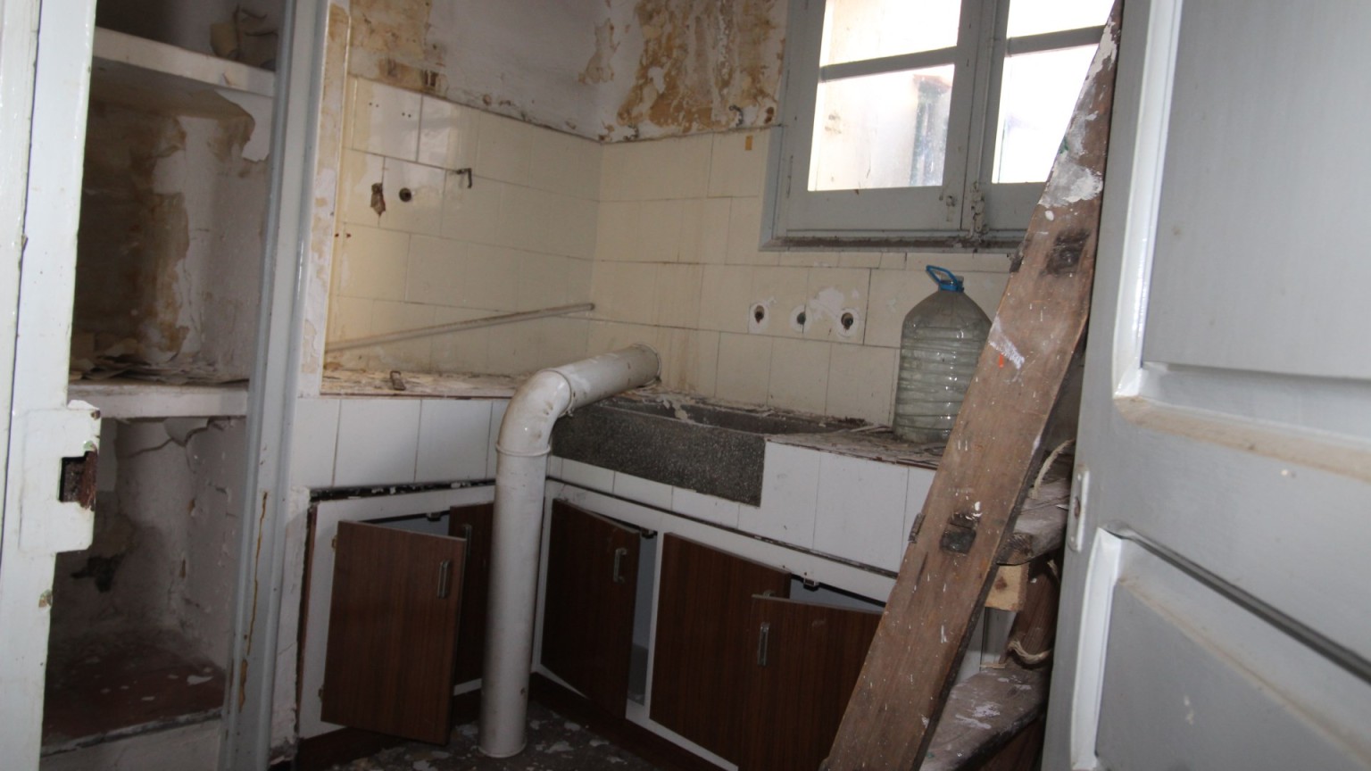 Casa en venta, para restaurar, con jardin. Zona Creu de la Mà