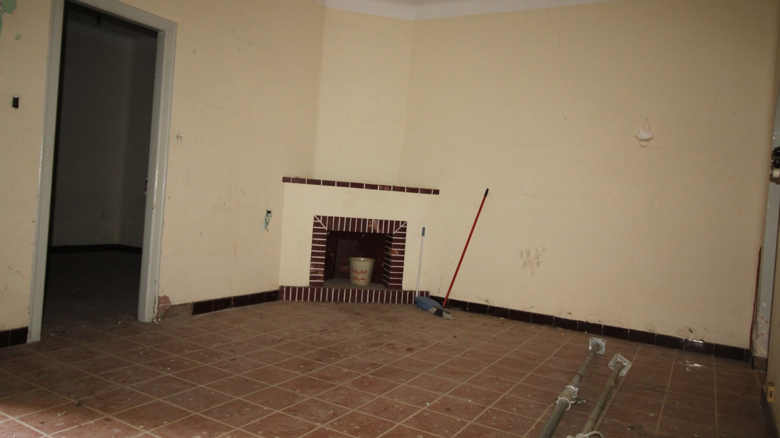 Casa en venta, para restaurar, con jardin. Zona Creu de la Mà