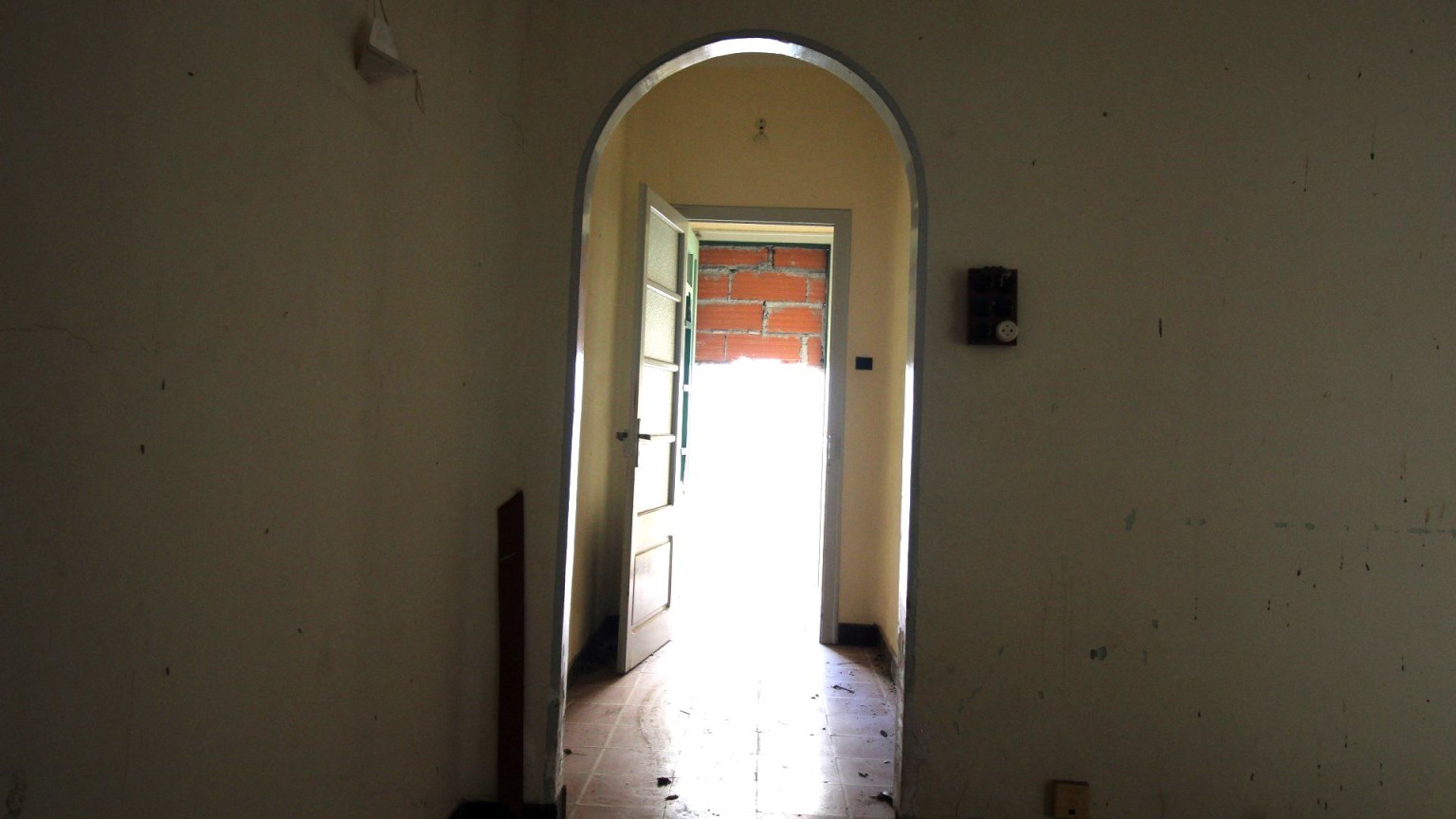 Casa en venta, para restaurar, con jardin. Zona Creu de la Mà