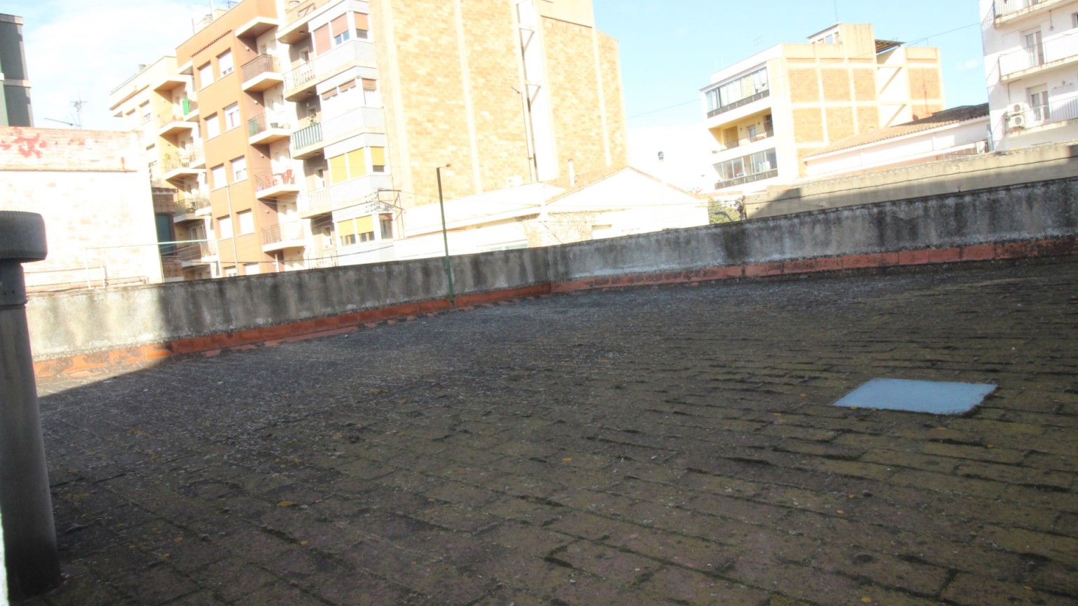 Casa en venta, para restaurar, con jardin. Zona Creu de la Mà