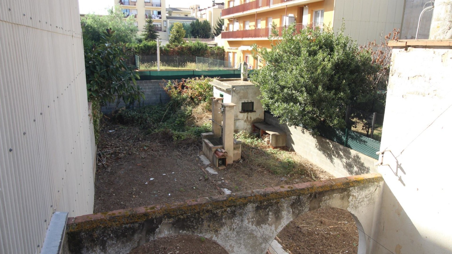 Casa en venta, para restaurar, con jardin. Zona Creu de la Mà