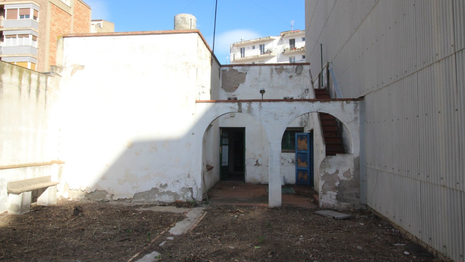 Casa en venta, para restaurar, con jardin. Zona Creu de la Mà