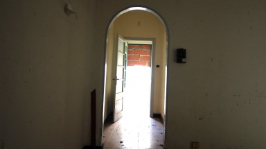 Casa en venta, para restaurar, con jardin. Zona Creu de la Mà
