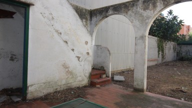 Casa en venta, para restaurar, con jardin. Zona Creu de la Mà