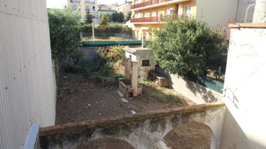 Casa en venta, para restaurar, con jardin. Zona Creu de la Mà