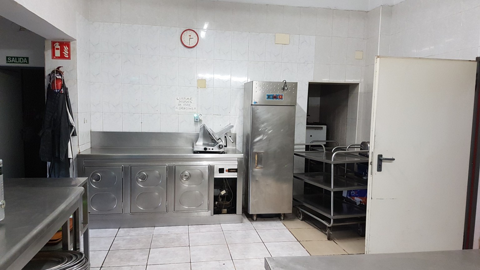 Restaurant for rent/transfer of 650m², area of Roses, in full capacity. 