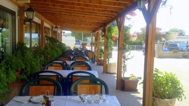 Restaurant rent or lease 650m² in area of Roses, in full swing.