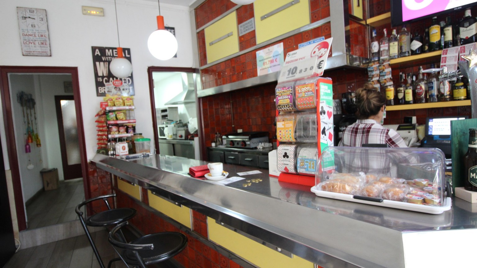 Local comercial en venta destinado a Bar en el centro de La Vila en pleno funcionamiento