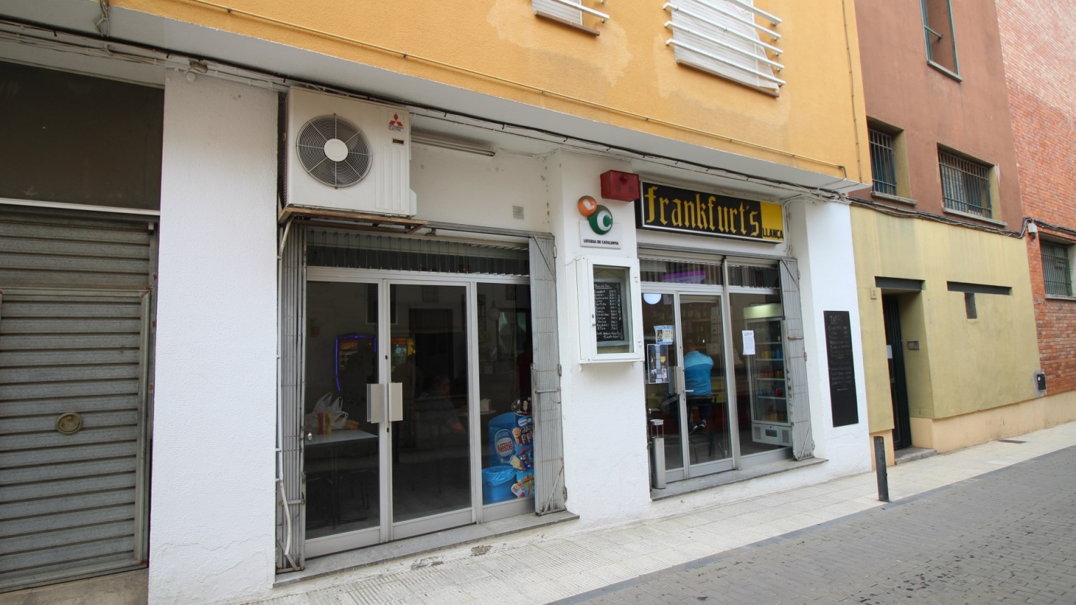 Commercial local for sale destined to a Bar at the center of La Vila fully operational