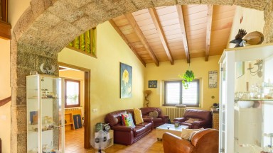 Casa rustica en venta, totalmente reformada, con terreno. Excelentes vistas