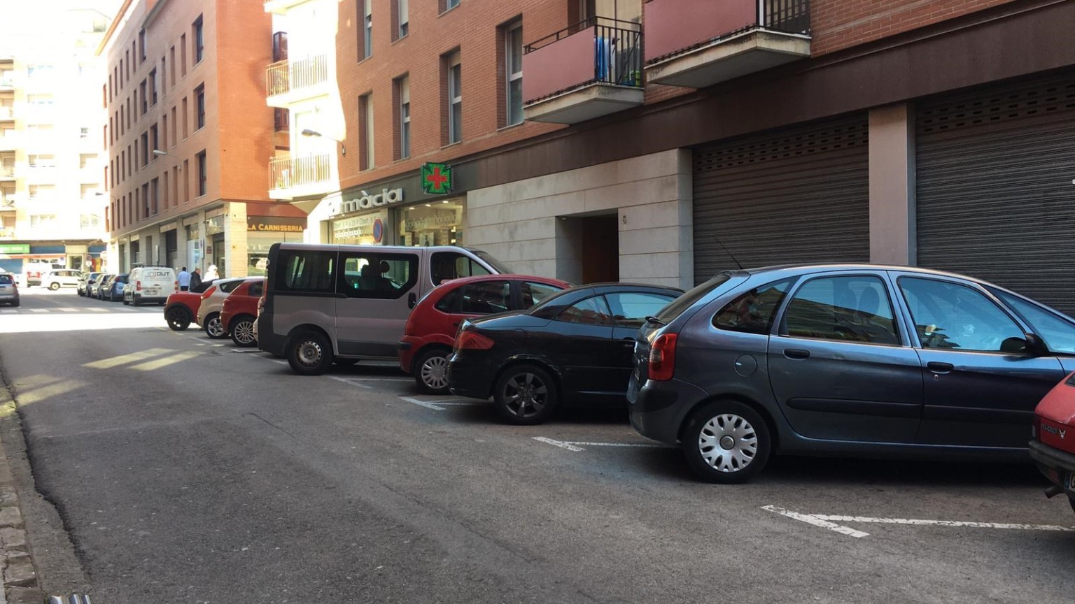 Local en venta/alquiler,  de 161m², zona Creu de la Mà.