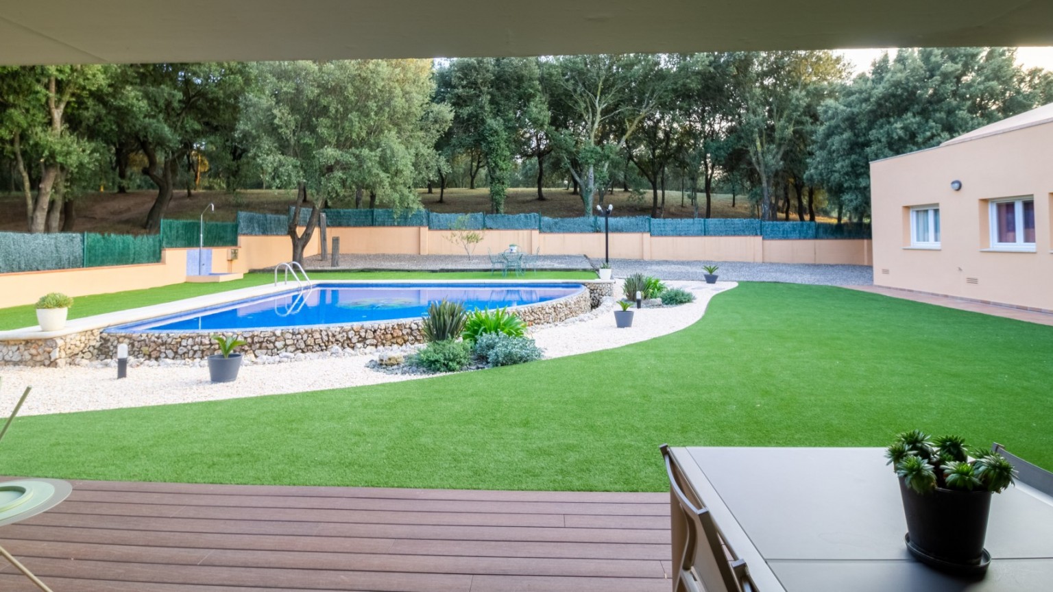 Maison individuelle à vendre, avec grand jardin et piscine privée, à Avinyonet de Puigventós.