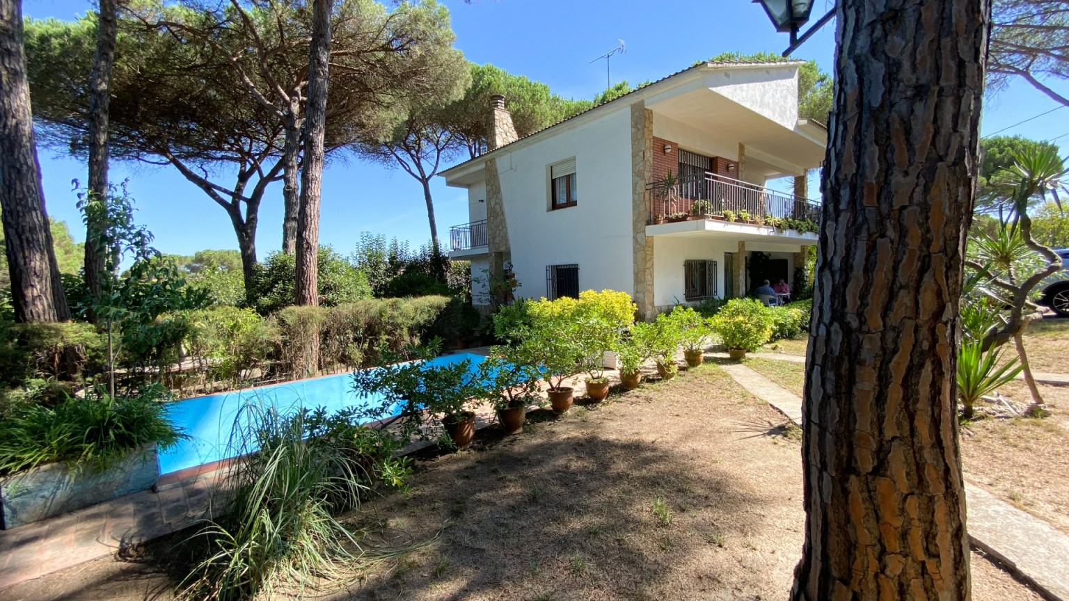 Casa en venda amb piscina  situada 20 min de Girona, amb una superfície de 160 m2.