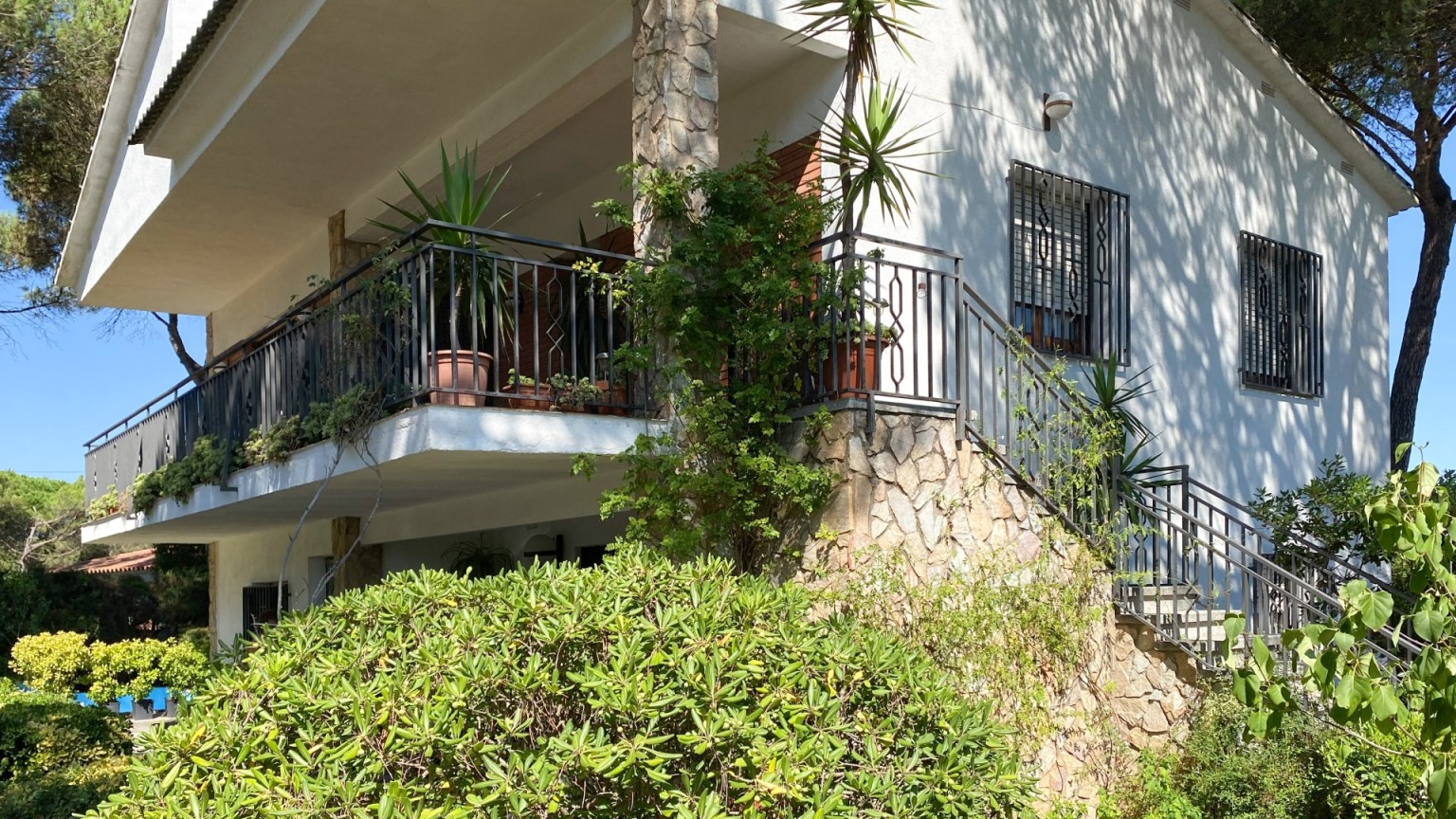 Casa en venda amb piscina  situada 20 min de Girona, amb una superfície de 160 m2.