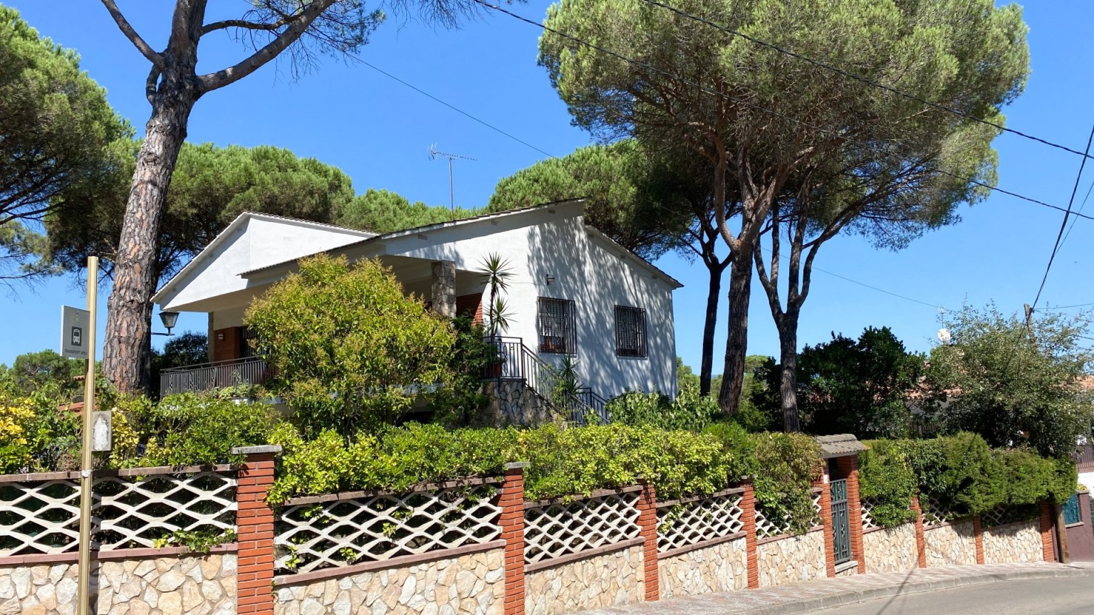 Maison à vendre avec piscine située à 20 minutes de Gérone, d'une superficie de 160 m2.