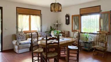 Casa en venda amb piscina  situada 20 min de Girona, amb una superfície de 160 m2.