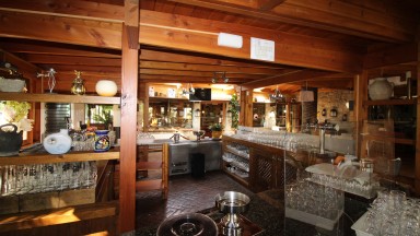 Restaurant and house for sale, with swimming pool and garden, in Perelada.