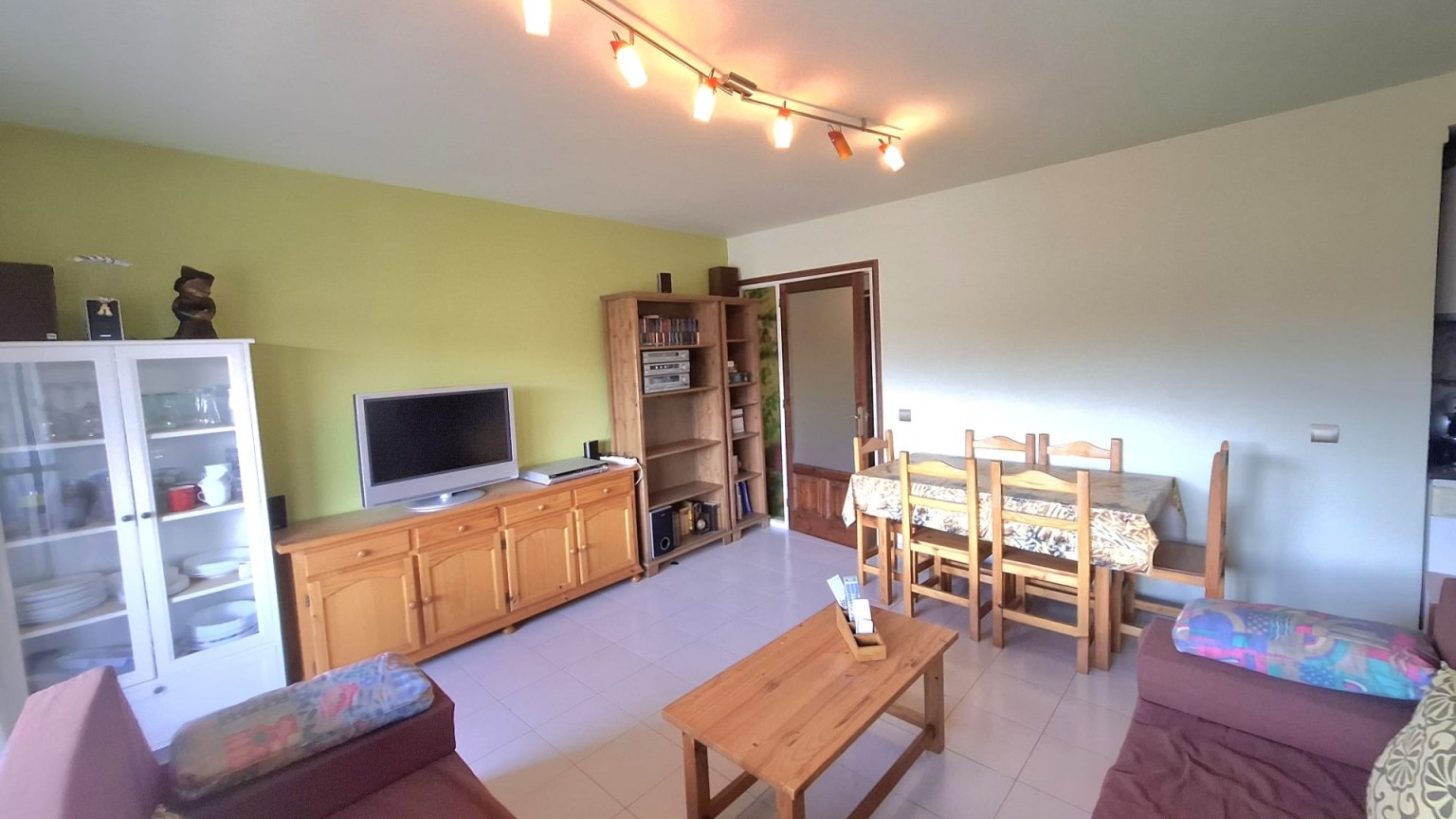 Apartamento en venta con piscina y jardín comunitarios entre El Port y La Vila