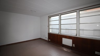 Local en venta, de dos plantas, superficie 1.100m², a pocos metros del centro.