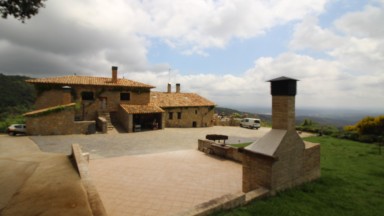 Country house for sale in Agullana. It is currently used as tourist accommodation.