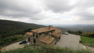 Maison de campagne à vendre à Agullana. Il est actuellement exploité comme hébergement touristique.