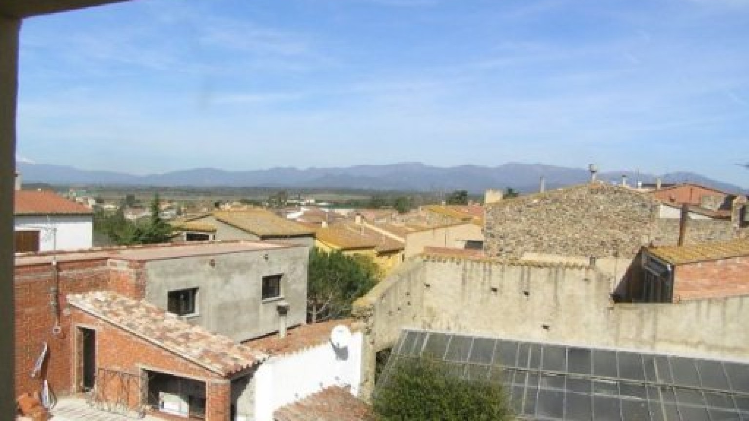 Duplex for sale, 3 bedrooms with parking space in Garriguella.