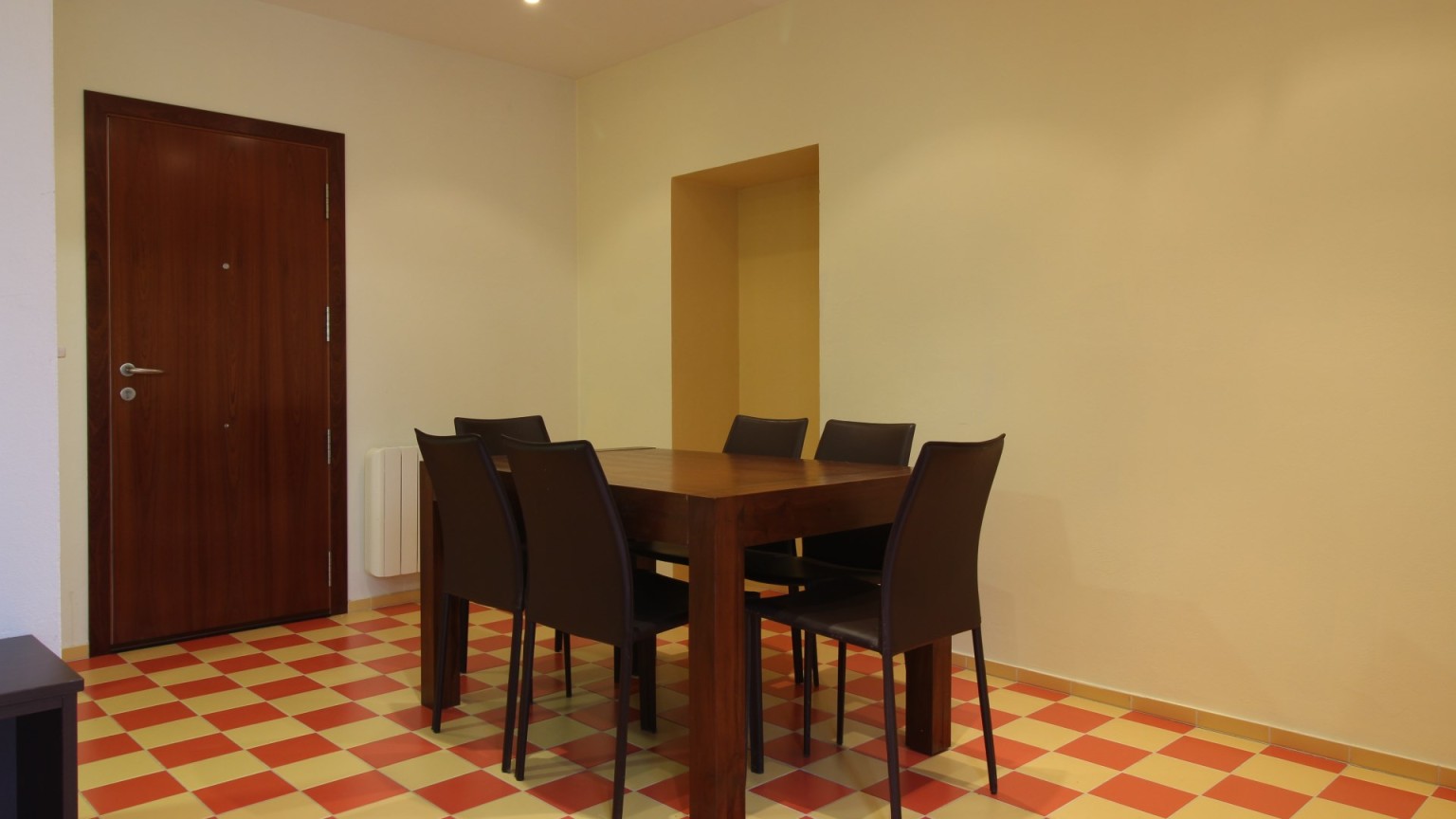 Duplex en venta, de 3 habitaciones con plaza de parking en Garriguella.