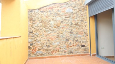 Duplex for sale, 3 bedrooms with parking space in Garriguella.