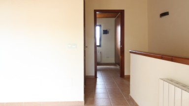 Duplex en venta, de 3 habitaciones con plaza de parking en Garriguella.