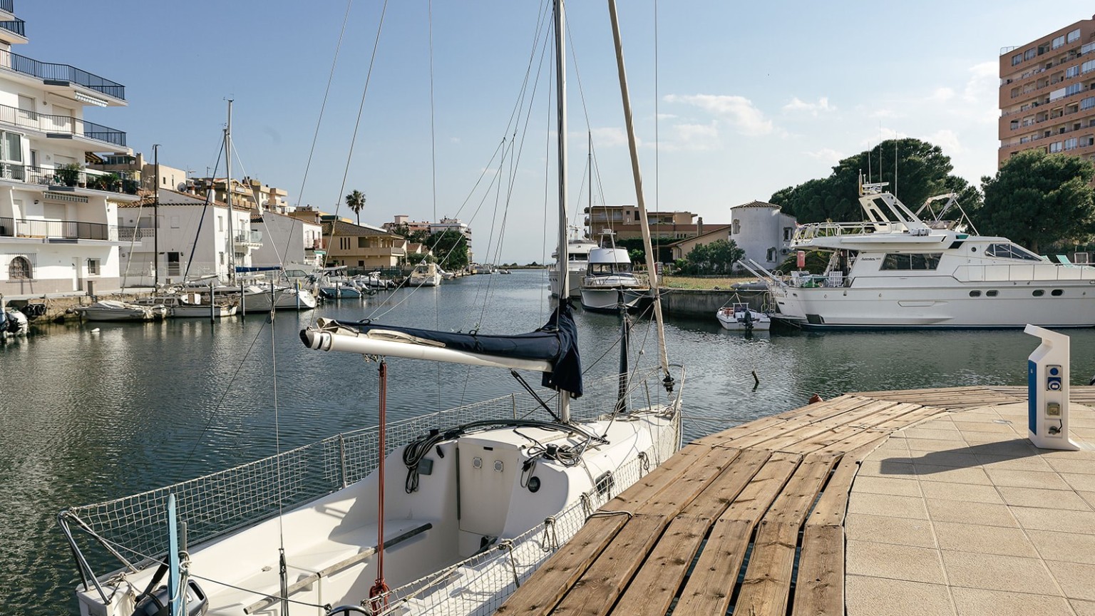 A vendre studio à Sta. Margarita avec vue sur le canal.