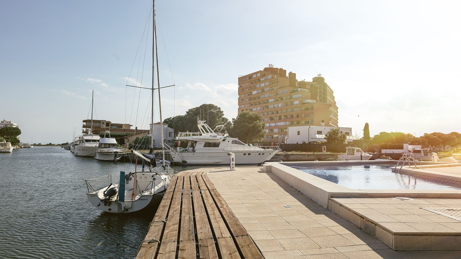 A vendre studio à Sta. Margarita avec vue sur le canal.